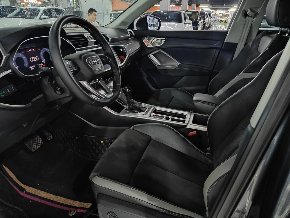 Audi Q3 2019 car image #8