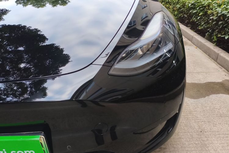 Tesla Model Y 2023 car image #23