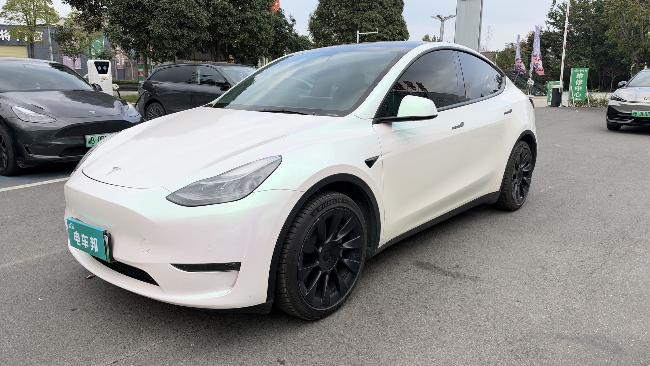 Tesla Model Y 2021 immagine di auto 