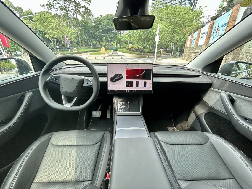 Tesla Model Y 2025 #5 Tesla Model Y 2025 car image #5