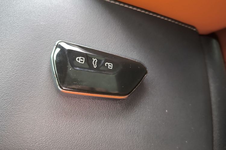 Volkswagen Golf 2021 car image #9