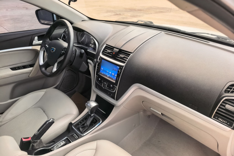GEELY Emgrand 2015 car image #16