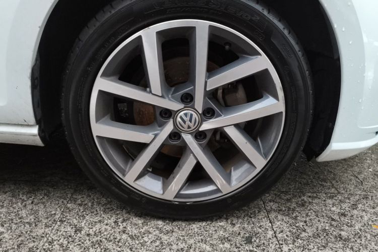 Volkswagen Golf 2018 car image #9