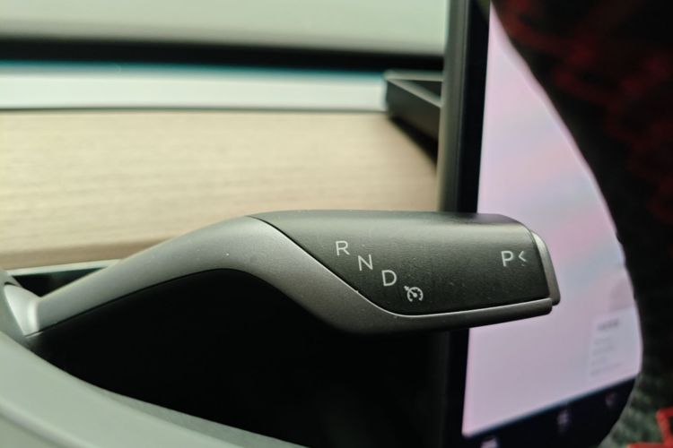 Tesla Model Y 2022 car image #14