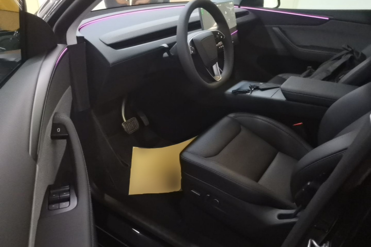 Tesla Model Y 2025 #16 Tesla Model Y 2025 car image #16