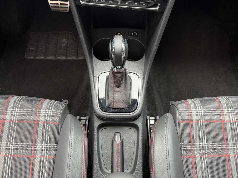 Volkswagen Polo 2016 car image #13