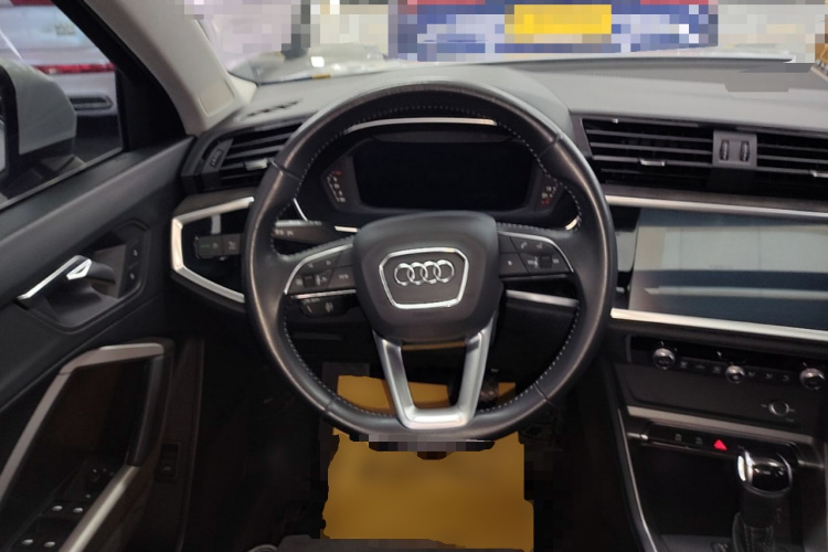 Audi Q3 2021 car image #11