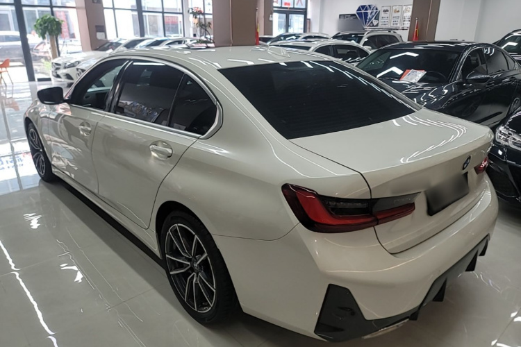 BMW 3 Series 2024 car image #5