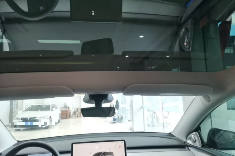 Tesla Model Y 2024 #18 Tesla Model Y 2024 car image #18