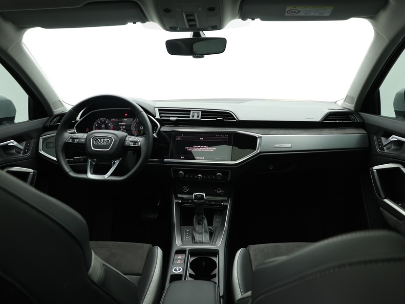 Audi Q3 2022 car image #7