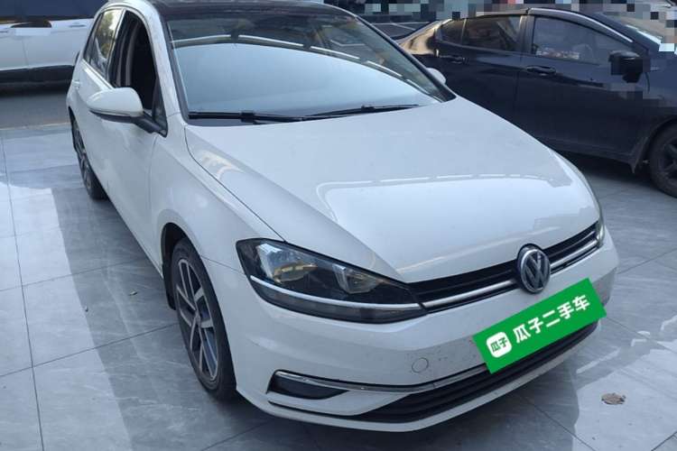 Volkswagen Golf 2020 car image #4