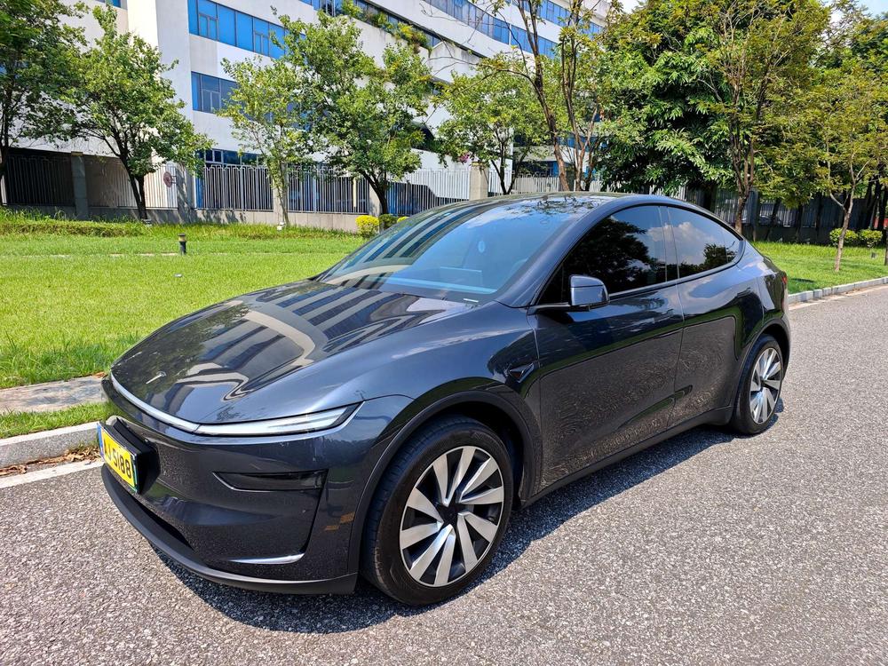 Tesla Model Y 2025 car image 