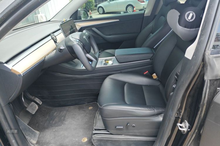 Tesla Model Y 2022 car image #17