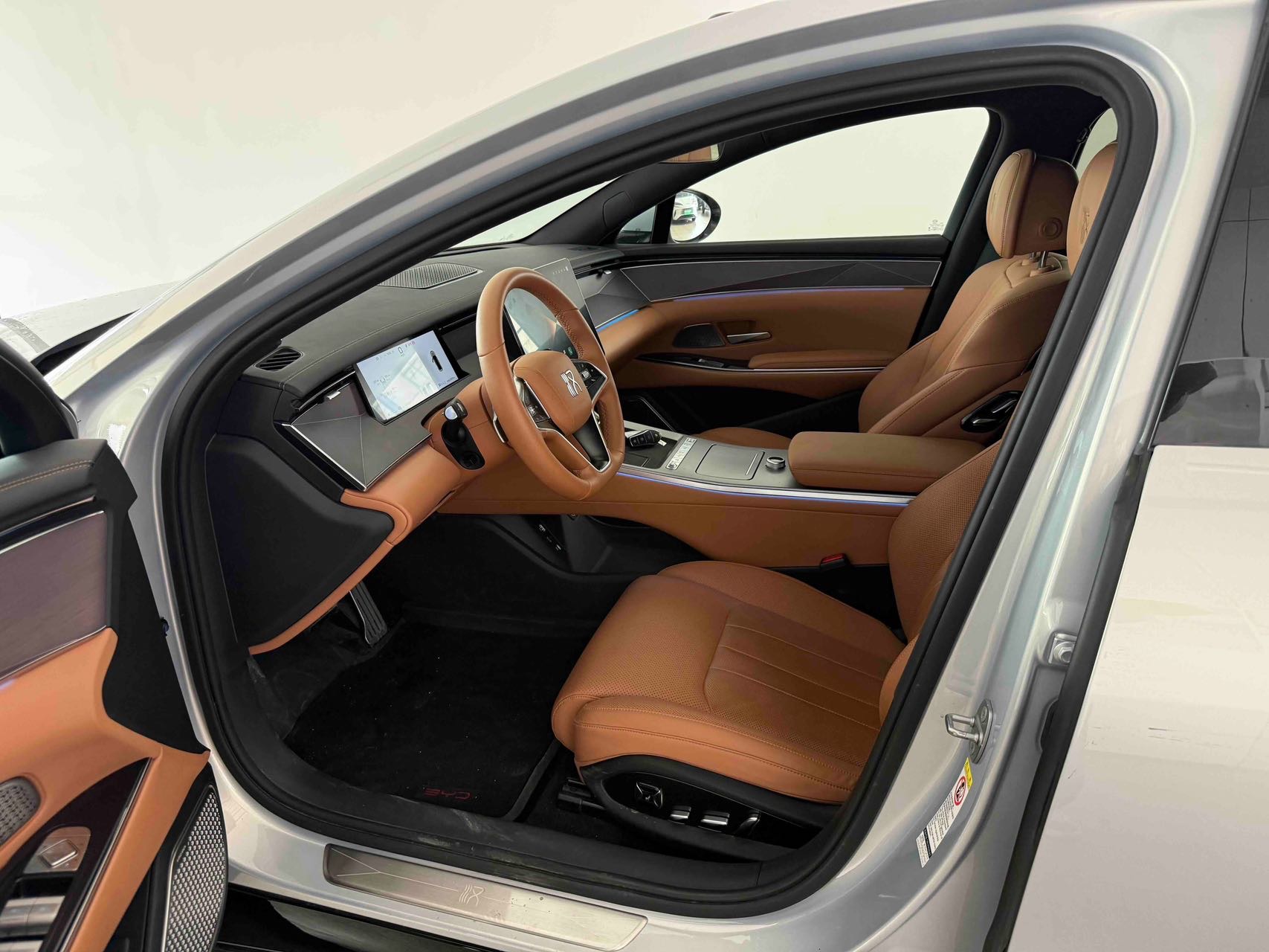 BYD HanL 2025 car image #4