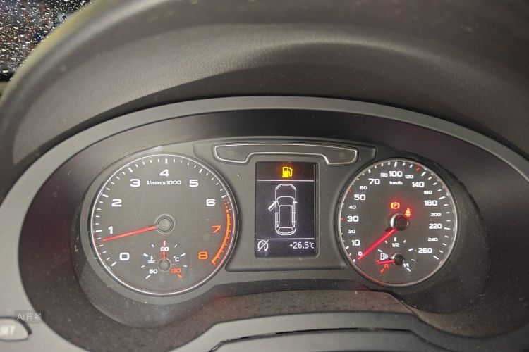 Audi Q3 2016 car image #13