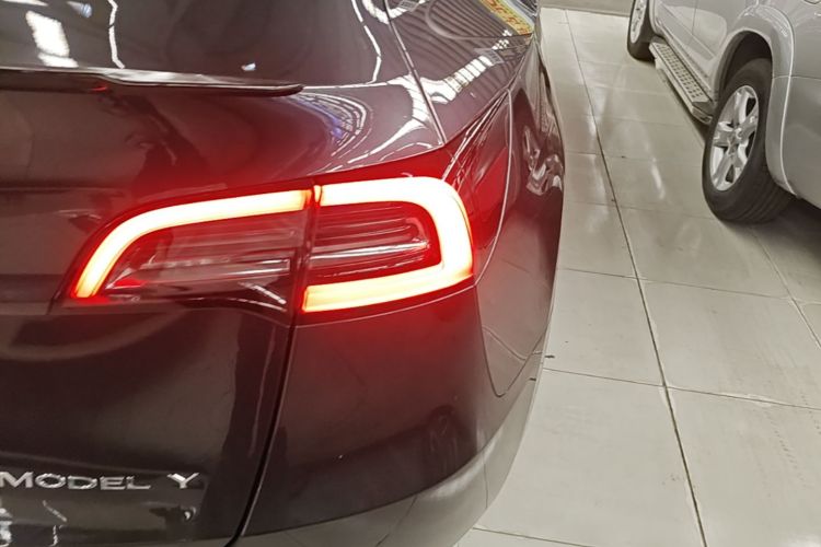 Tesla Model Y 2024 #8 Tesla Model Y 2024 car image #8
