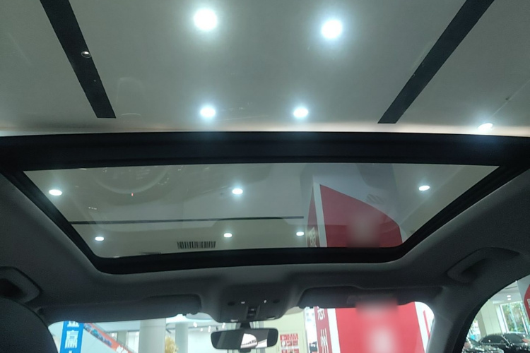 Audi Q3 2022 car image #18