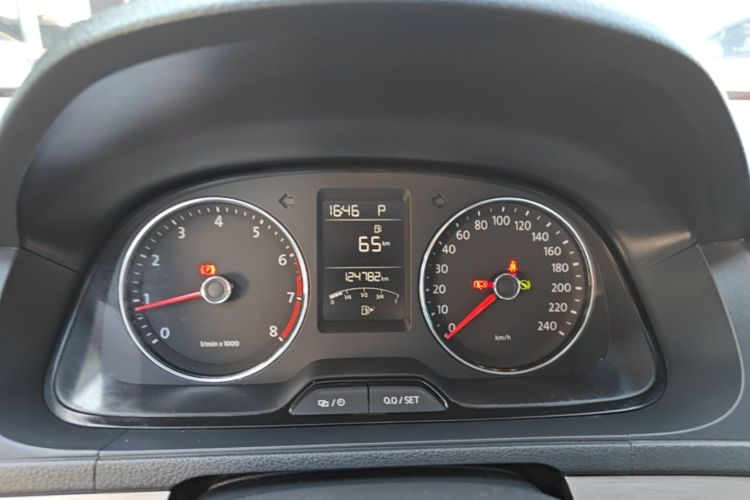 Volkswagen Lavida 2015 car image #12