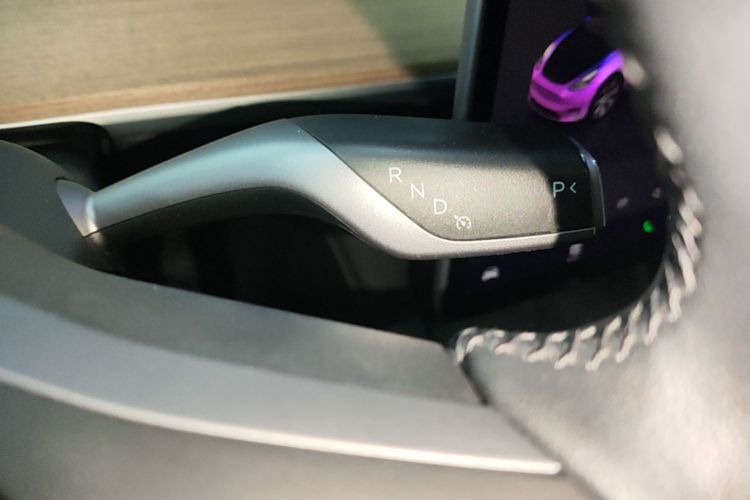 Tesla Model Y 2022 car image #14