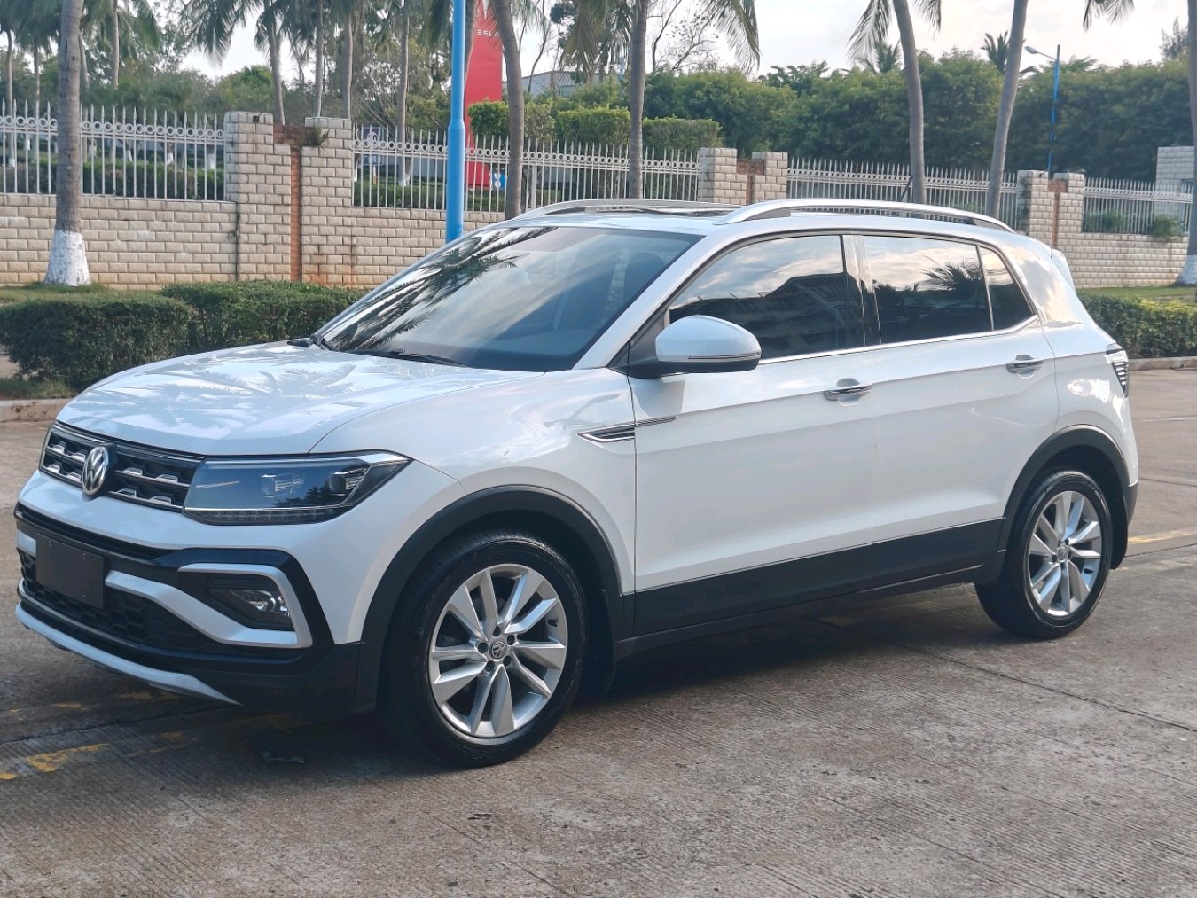 Volkswagen T-Cross 2020 car image 