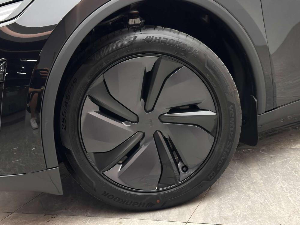 Tesla Model Y 2026 car image #14