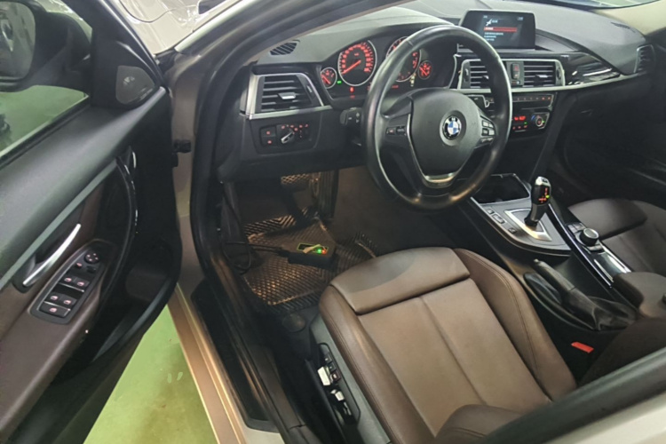 BMW 3 Series 2018 #12 BMW 3 Series 2018 car image #12