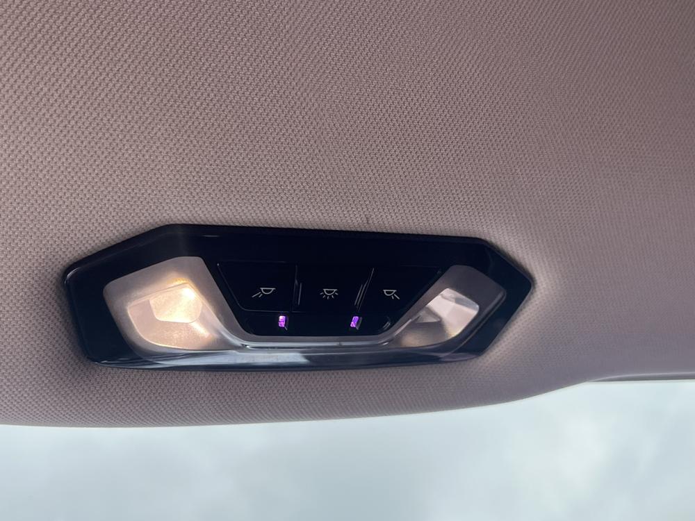 BMW 3 Series 2019 car image #30