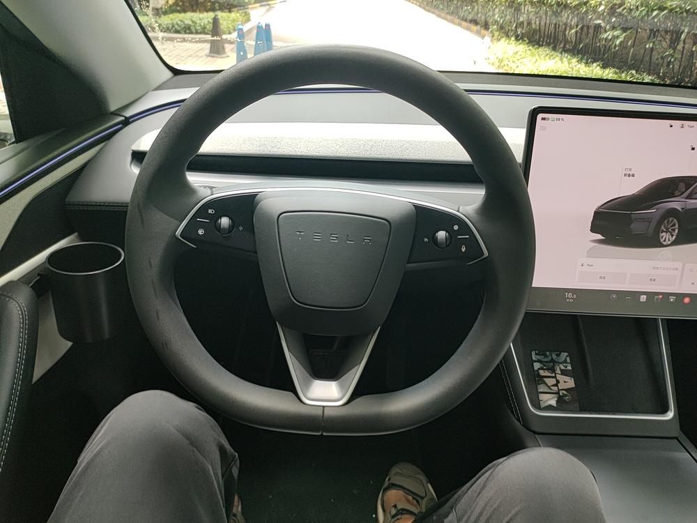 Tesla Model Y 2025 #15 Tesla Model Y 2025 car image #15