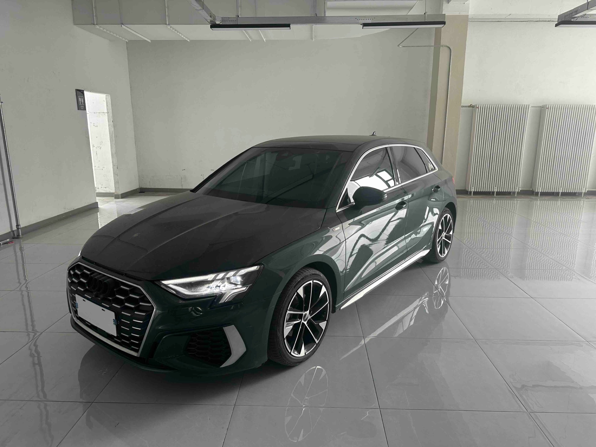 2023 immagine di auto 