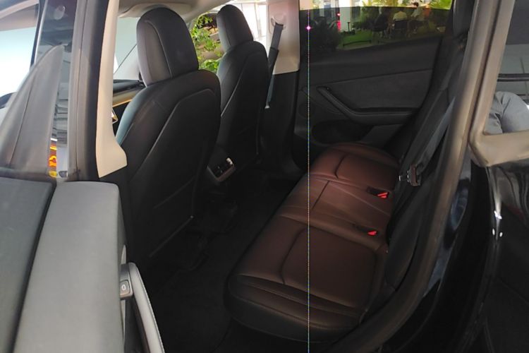Tesla Model Y 2022 immagine di auto #13