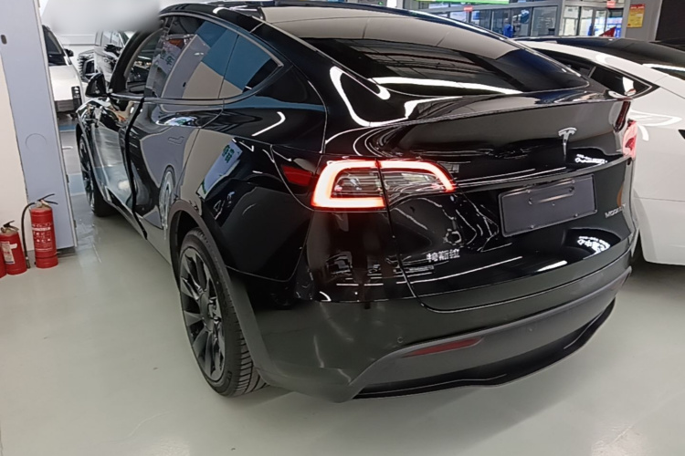 Tesla Model Y 2022 #5 Tesla Model Y 2022 immagine di auto #5