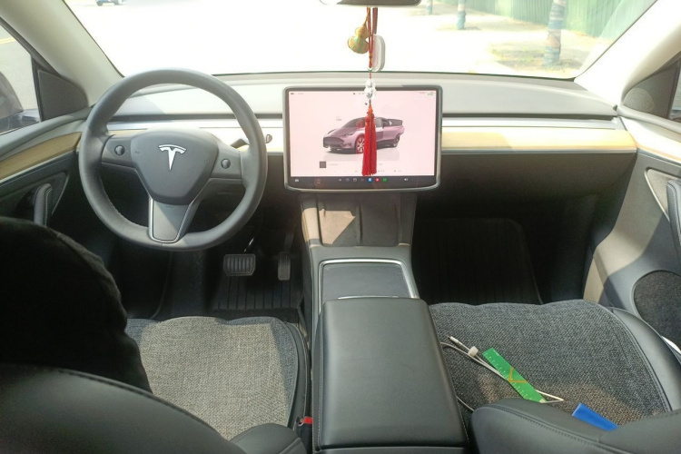 Tesla Model Y 2023 #7 Tesla Model Y 2023 car image #7