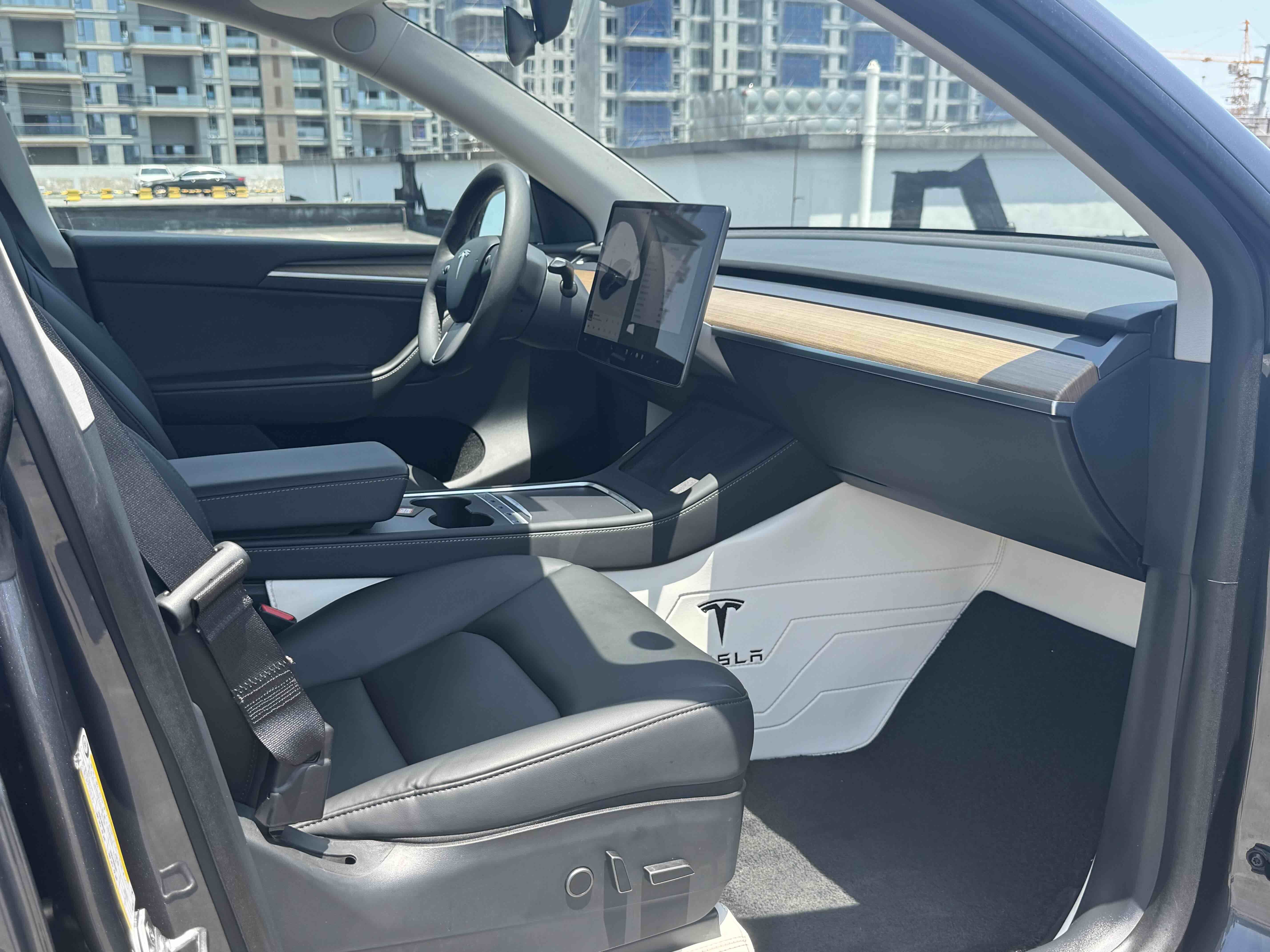 Tesla Model Y 2021 #7 Tesla Model Y 2021 car image #7
