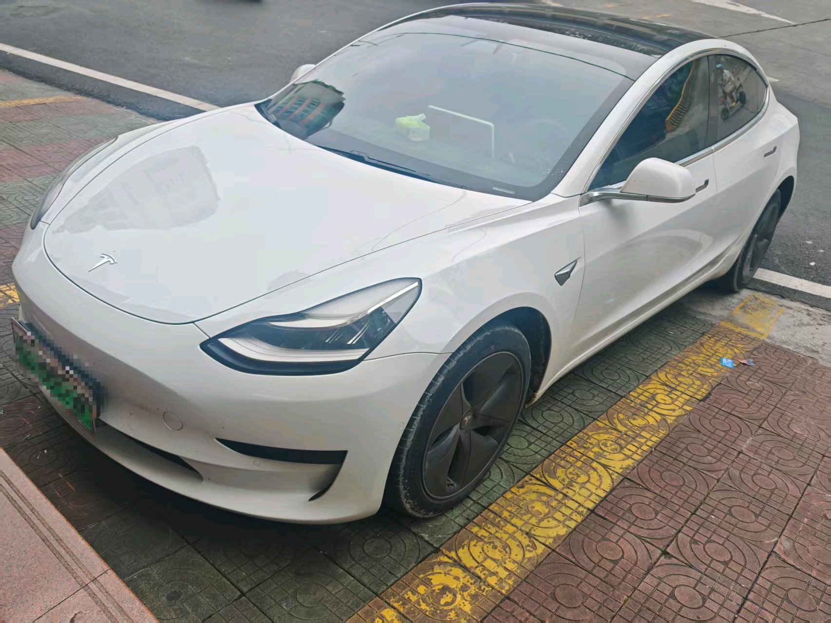 Tesla Model 3 2020 car image 