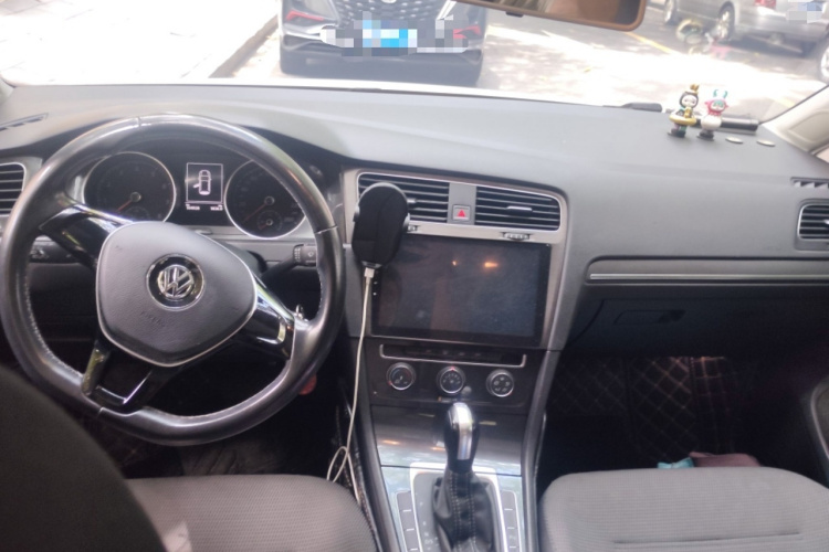 Volkswagen Golf 2017 car image #12