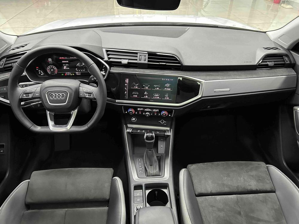 Audi Q3 2022 car image #20