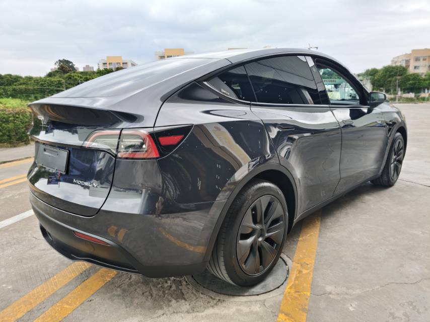 Tesla Model Y 2024 #2 Tesla Model Y 2024 car image #2