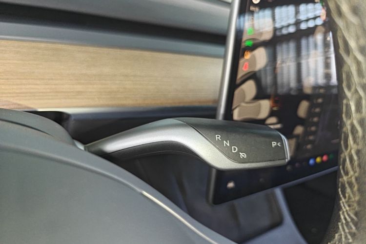 Tesla Model Y 2022 #14 Tesla Model Y 2022 car image #14