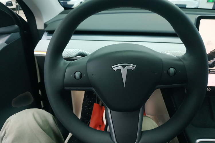 Tesla Model Y 2024 #11 Tesla Model Y 2024 car image #11