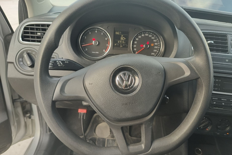 Volkswagen Polo 2014 #11 Volkswagen Polo 2014 car image #11