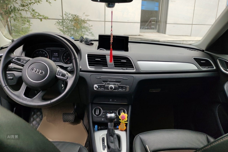 Audi Q3 2019 car image #11