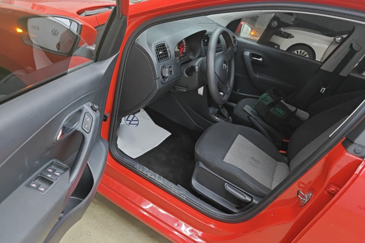 Volkswagen Polo 2018 car image #16