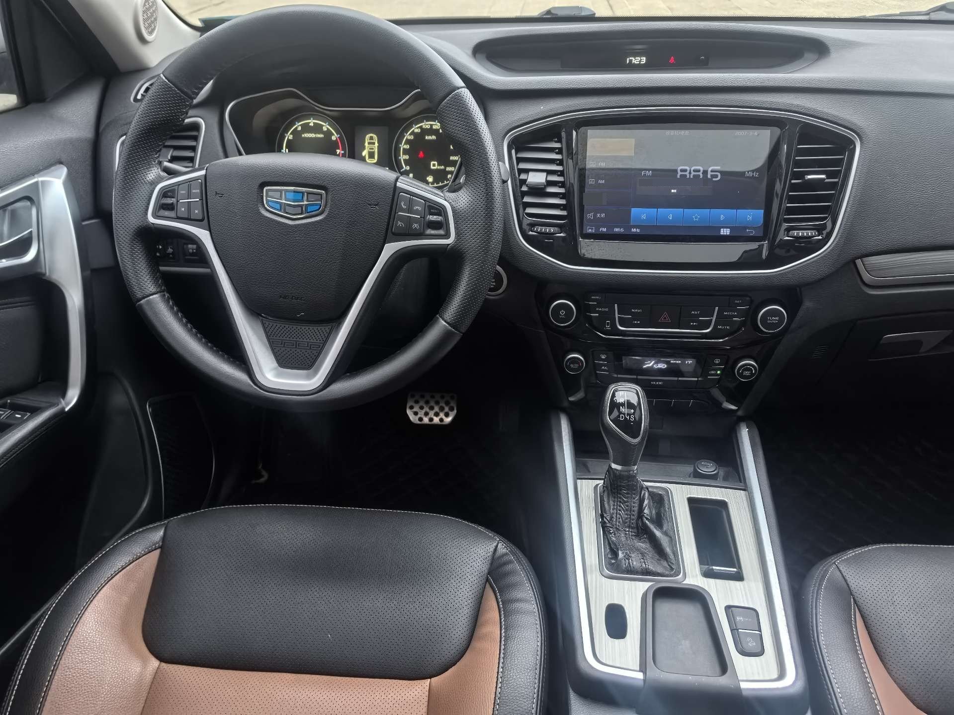 GEELY Vision X6 2017 immagine di auto #10