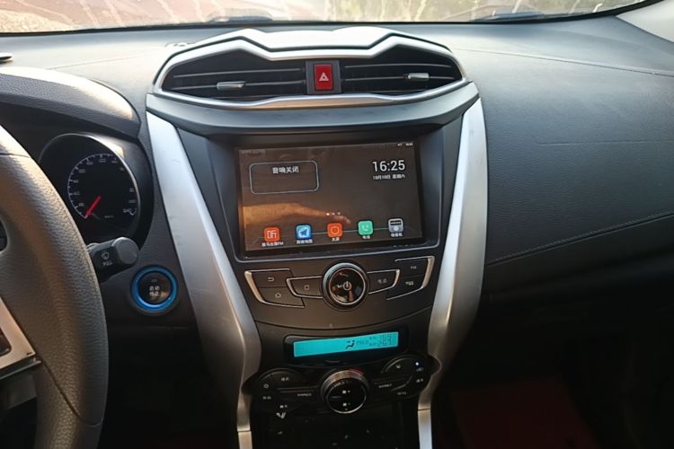 BYD Yuan New Energy 2019 #17 BYD Yuan New Energy 2019 car image #17