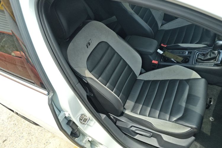 Volkswagen Golf 2017 car image #24