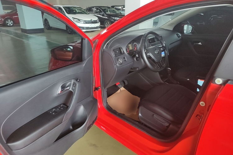 Volkswagen Polo 2016 car image #16