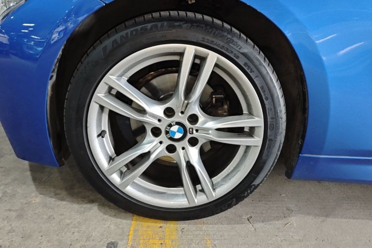 BMW 3 Series 2019 car image #9