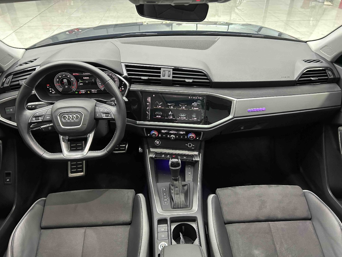Audi Q3 2023 car image #2