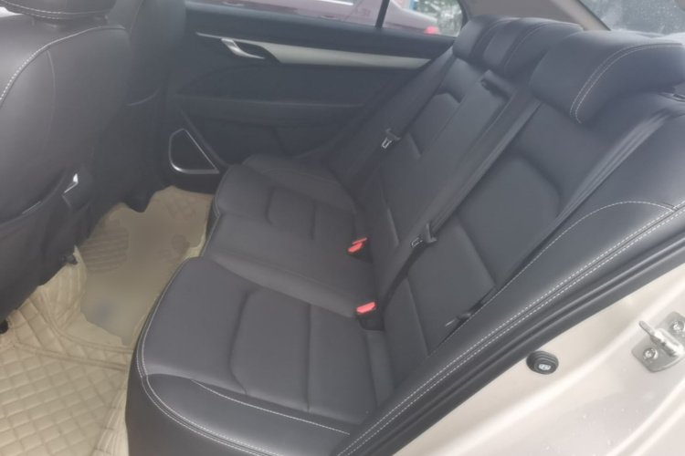 GEELY Emgrand 2019 #13 GEELY Emgrand 2019 car image #13