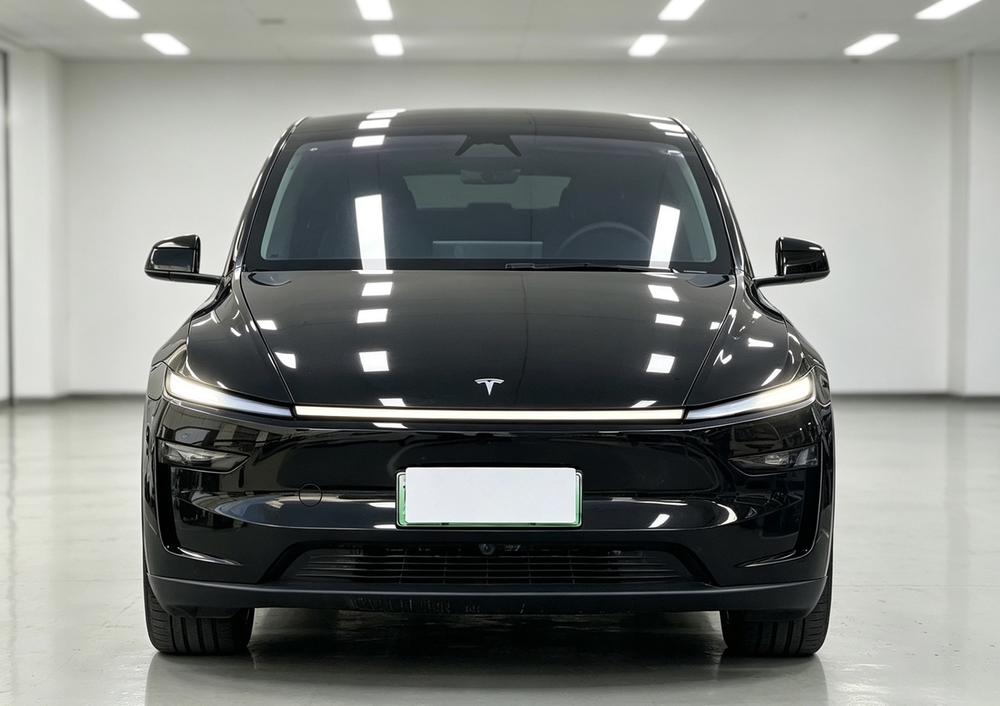 Tesla Model Y 2025 #2 Tesla Model Y 2025 car image #2